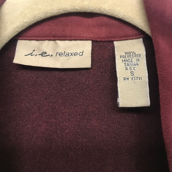 I.e. relaxed Soft snap shirt/jacket. Comfy. - Picture 6 of 7